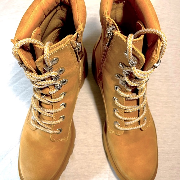 🔥Steve Madden - Lace Up Boot🔥 - Picture 5 of 5